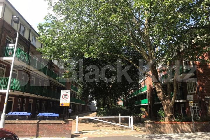 Superbly located Top floor duplex apartment Tower Bridge Road , London Bridge 